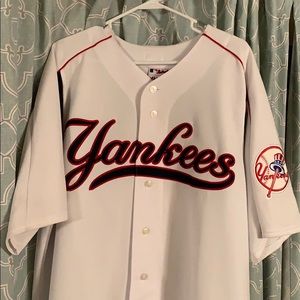 Derek Jeter Yankees jersey. Great shape. XL
